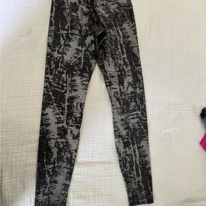 Lululemon Wunder under tight leggings size 6 excellent condition metallic